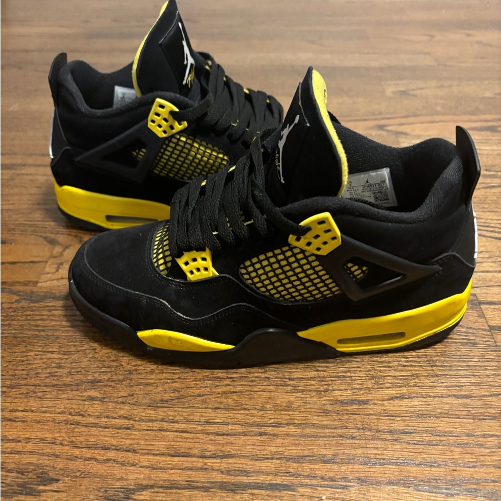 Jordan 4 Thunder Size 9 With Box Good Condition - image 4